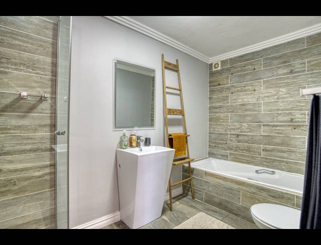 8 BEDROOM HOUSE FOR SALE IN BALLITO CENTRAL